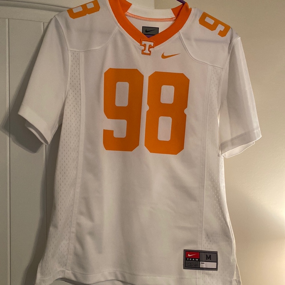 Like new, Womens Nike Tennessee Vols 98 Jersey size Medium